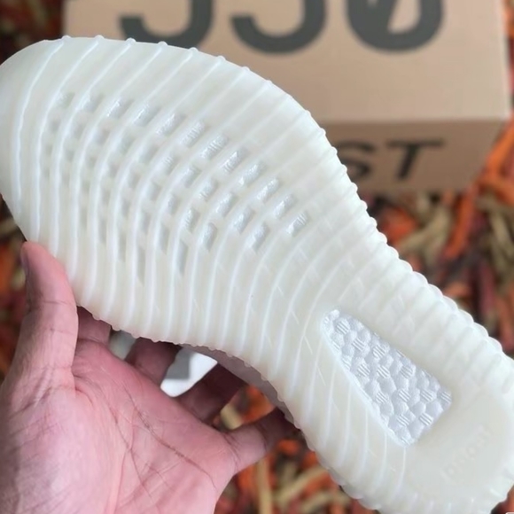 adidas Yeezy Boost 350 V2 Bone - Picture 3 of 5